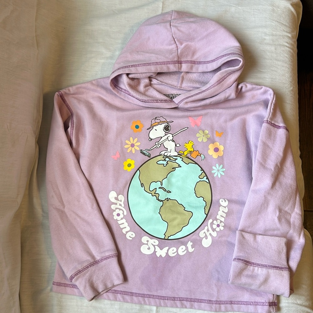 Peanuts girls graphic hoodie sweatshirt size large.